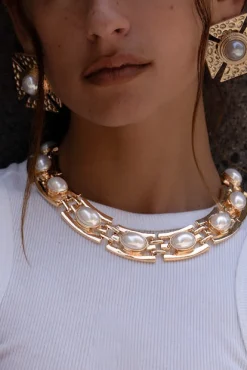 Hot Greta Bold Gold and Pearl Necklace Jewelry|Golden Hour Bachelorette